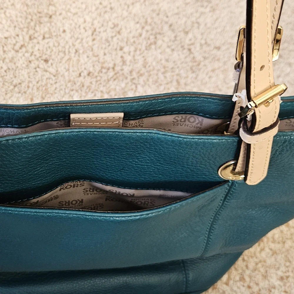 Michael Kors Women Jet Set in Teal Leather Zip Tote Bag with Logo Charm - Picture 4 of 14